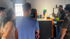 Lee más sobre el artículo El CRL de Arganzuela acude a una taller de Fabricación Digital en Espacio Orange Centre de la mano de Tecnolab de la Rueca 