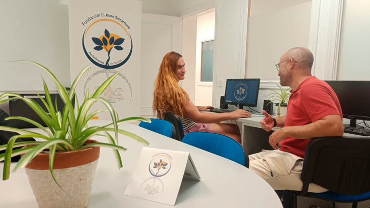 En este momento estás viendo El CRL de Alcobendas recibe una donación de ordenadores por parte de la Fundación Vivofácil