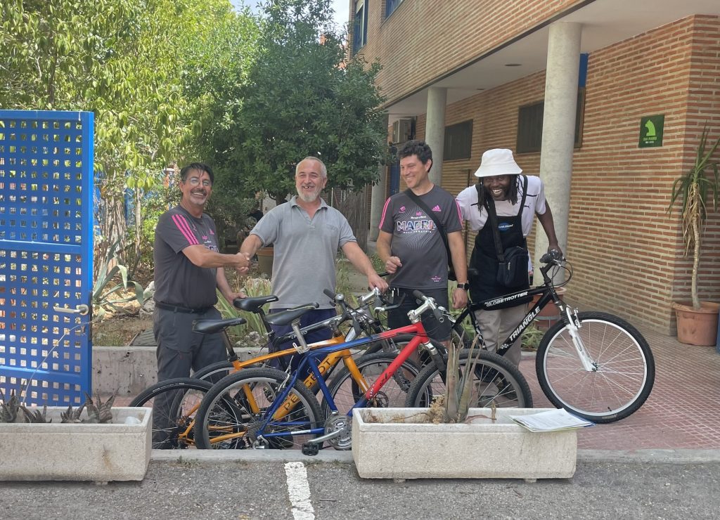 entrega-bicis-intress-fundacion-buen-samaritano-2