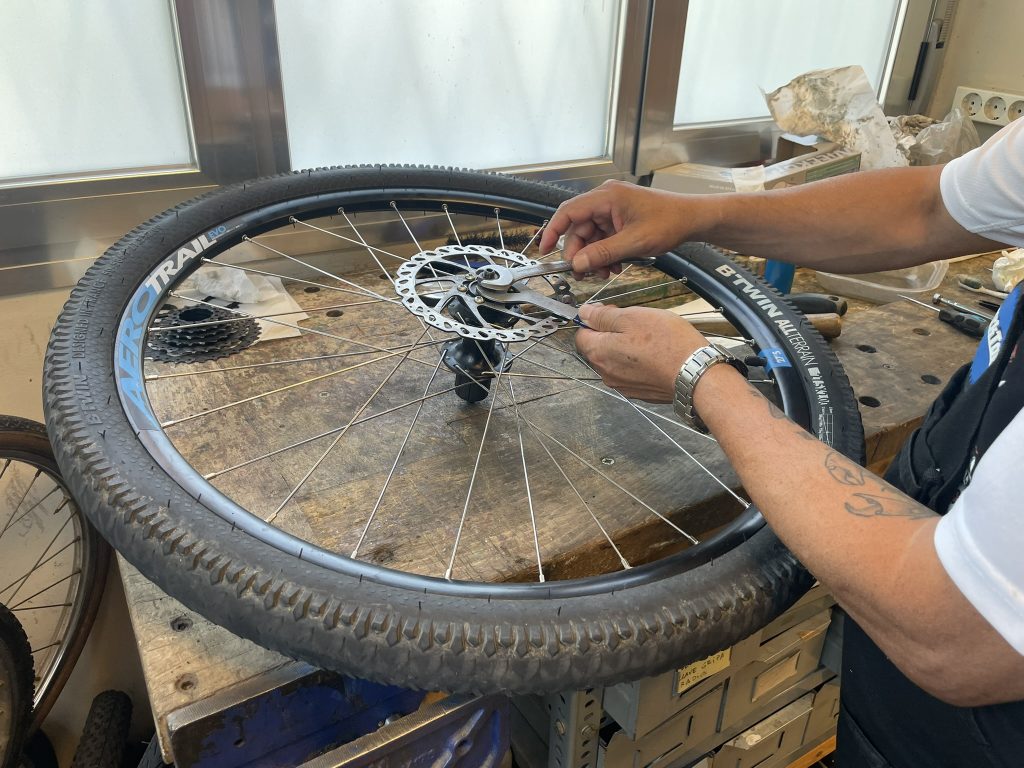 entrega-bicis-intress-fundacion-buen-samaritano-4